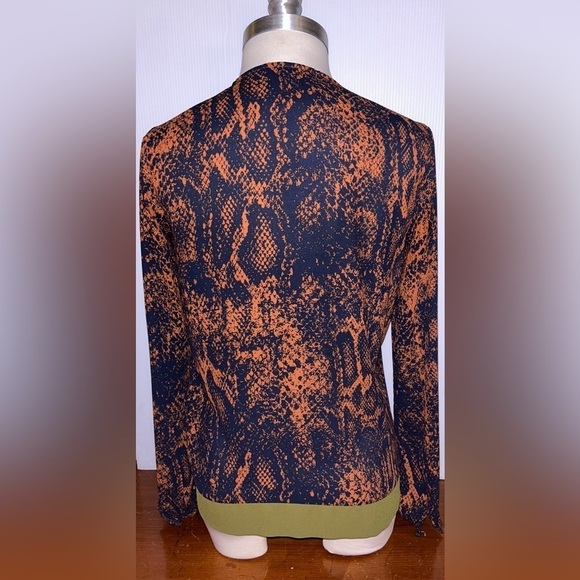 Cabi Border Wrap Snake skin Print Blouse - Size XS - Picture 5 of 8